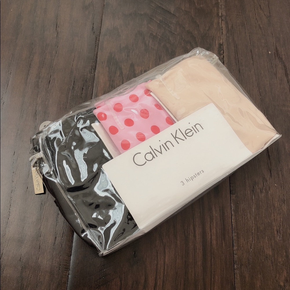 25.Calvin Klein 3pc panties